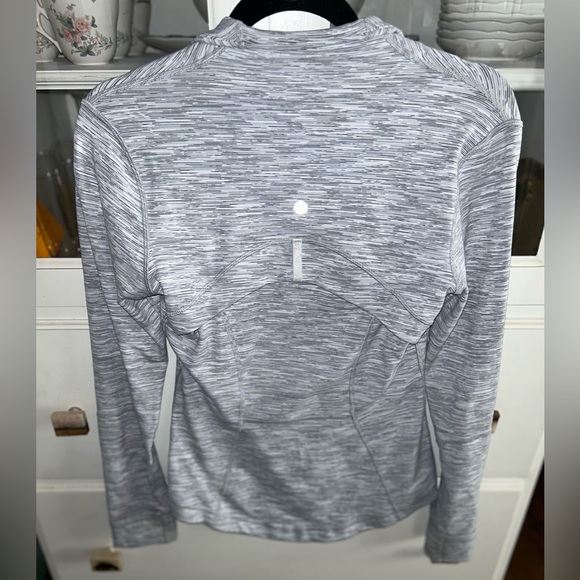Grey & White LuluLemon jacket size 6 - Picture 2 of 2